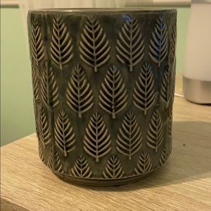 Cute Leaf Patterned Houseplant Pot